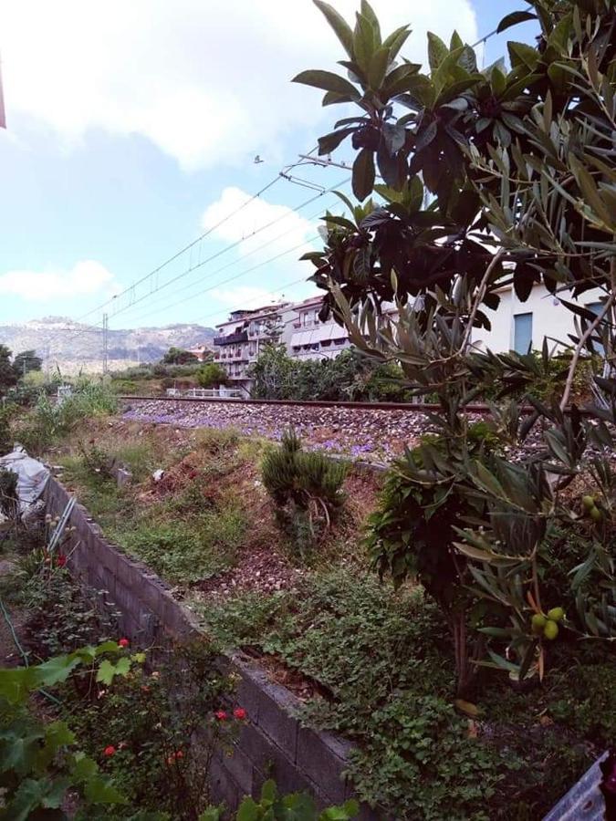 B & B Jasmine Санта-Тереза-ди-Рива Экстерьер фото