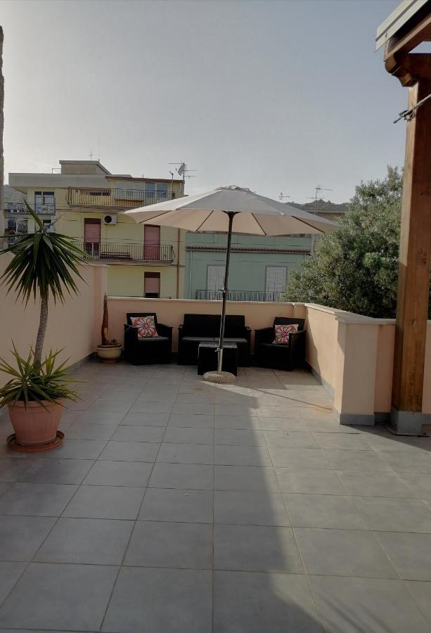 B & B Jasmine Санта-Тереза-ди-Рива Экстерьер фото
